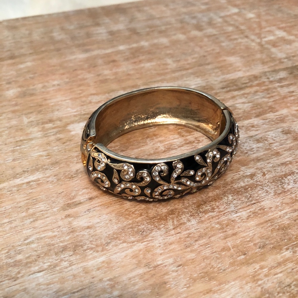 🖤💛Beautiful Cuff Bracelet